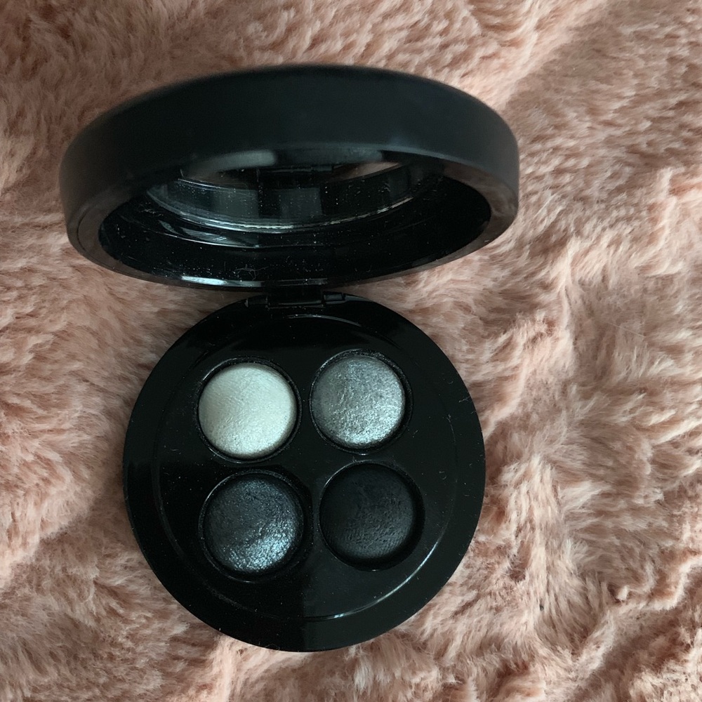 MAC Mineralize Eye Shadow Palette- A Waft of Grey